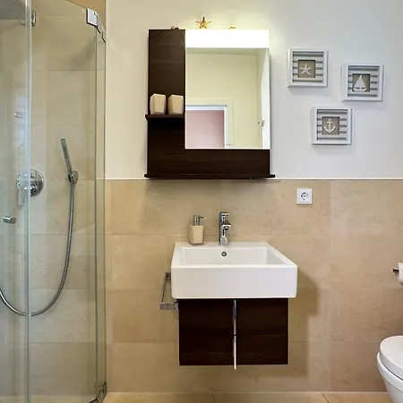 Kaeptn Adi דירה *