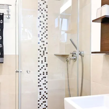 Kaeptn Adi דירה *